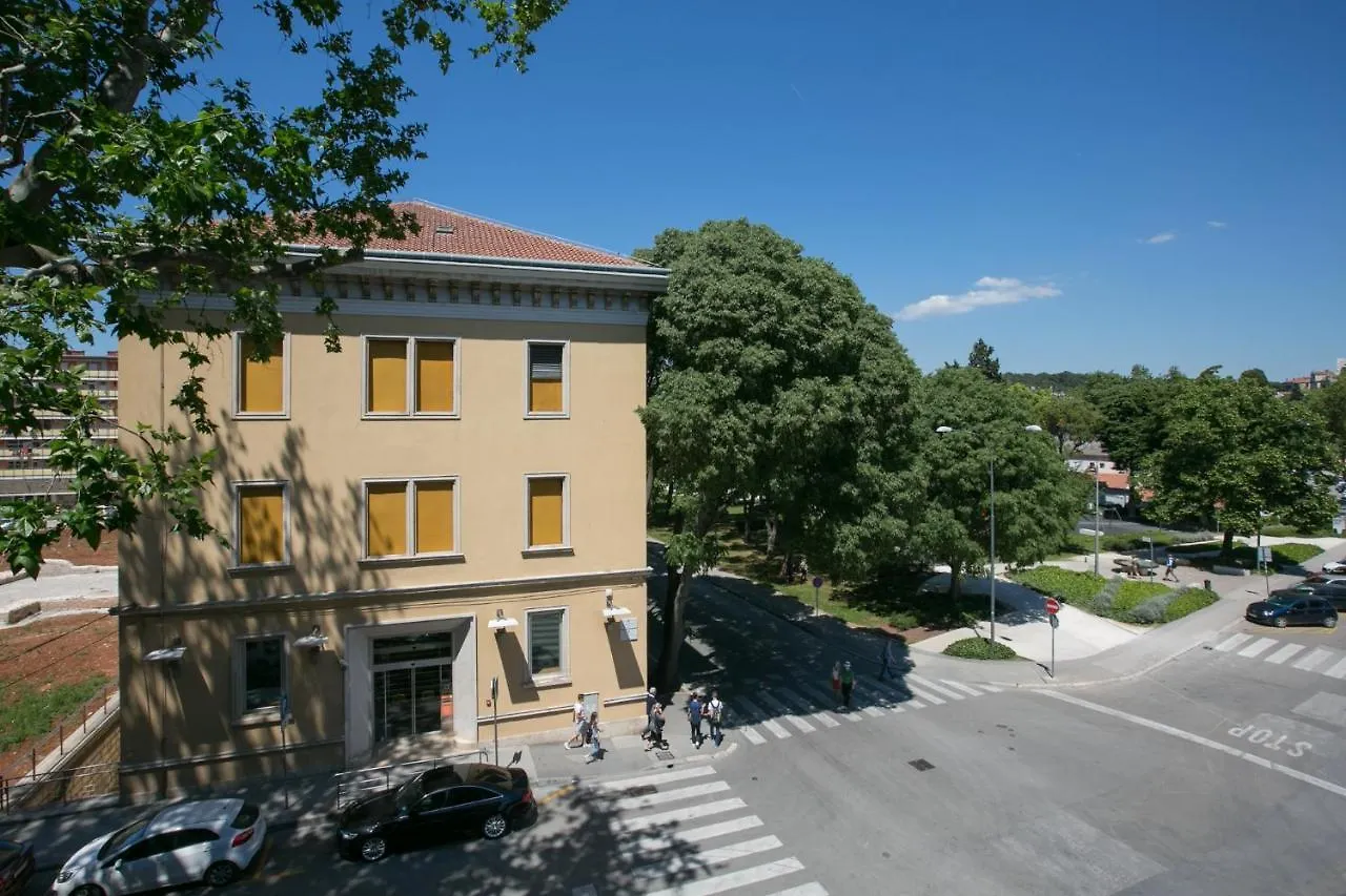 Apartments By The Sea Pula - 13502