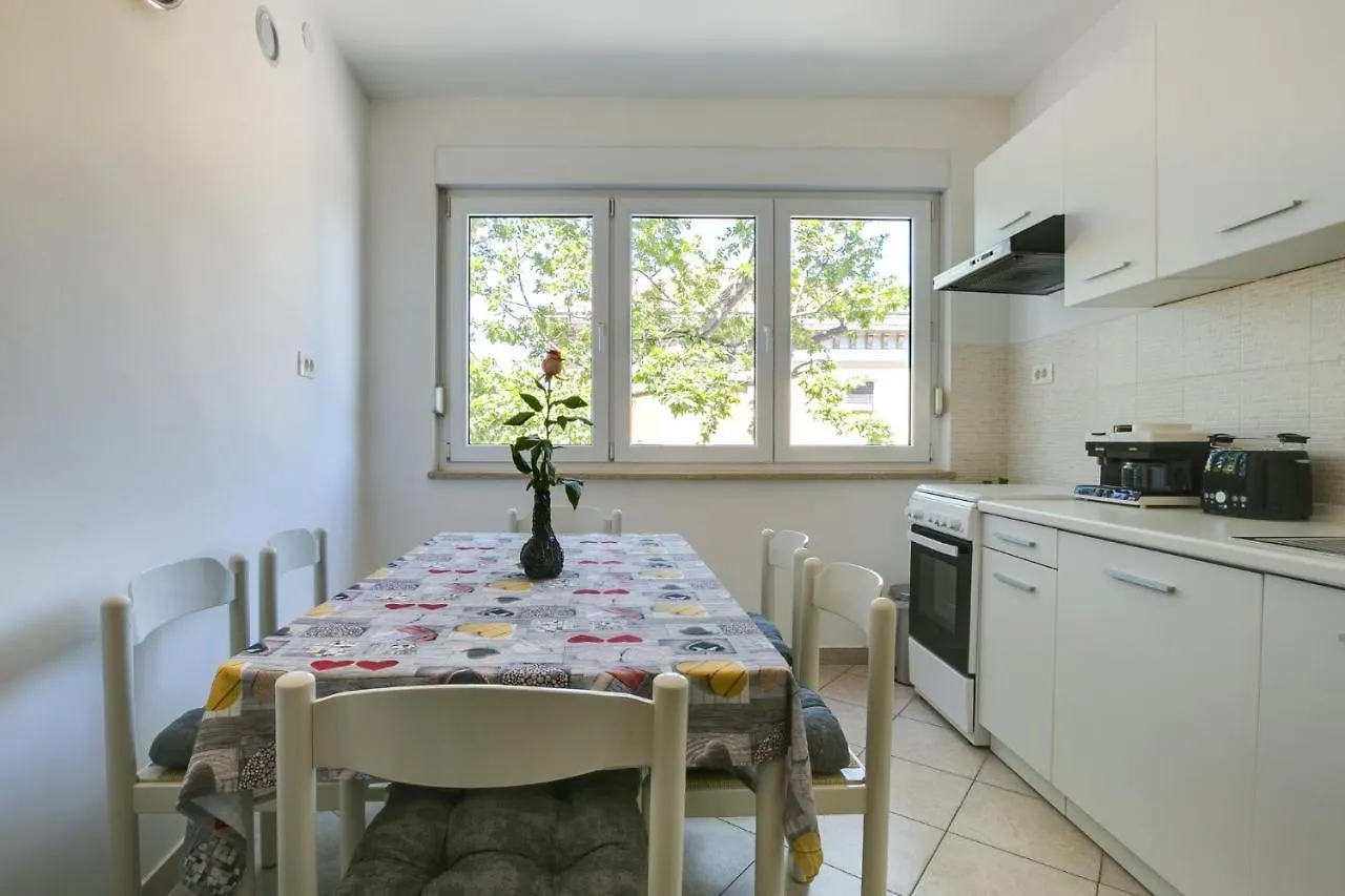 Apartments By The Sea Pula - 13502