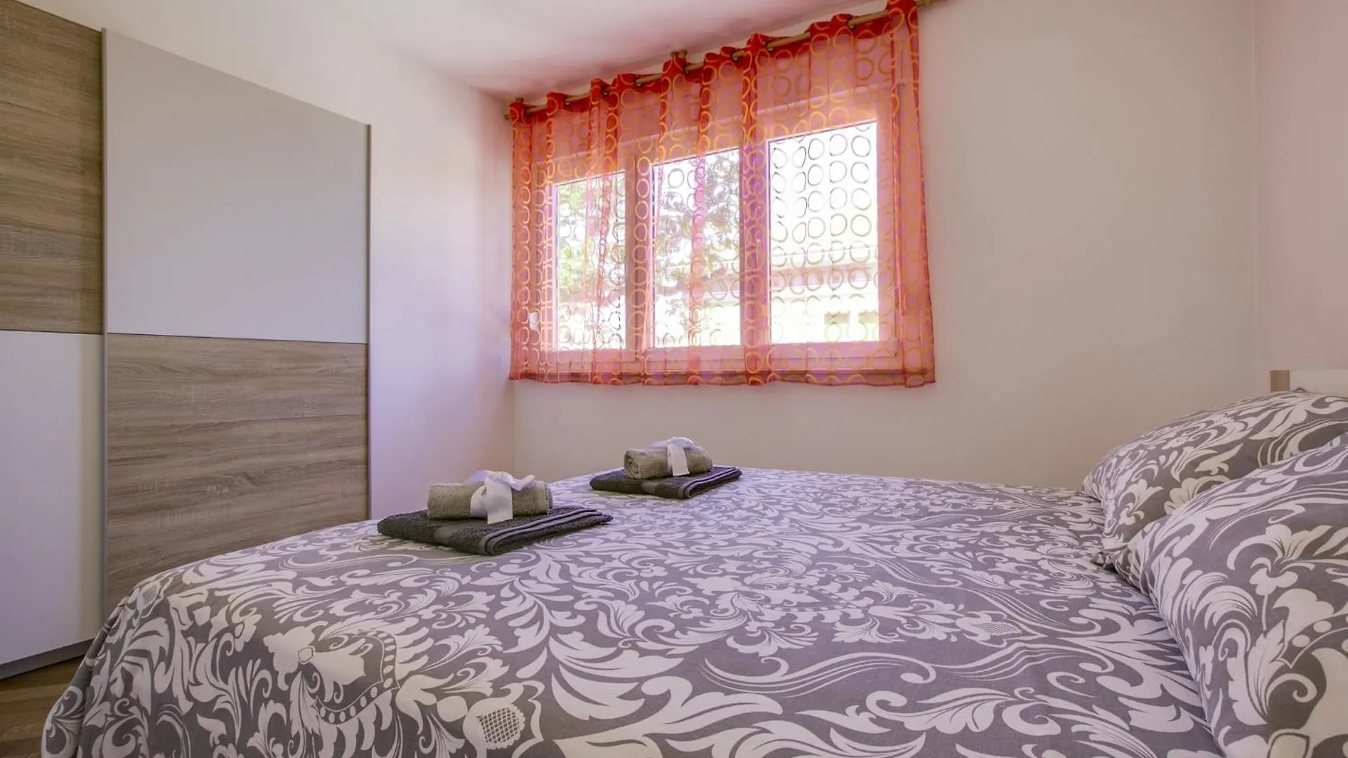 Apartments By The Sea Pula - 13502